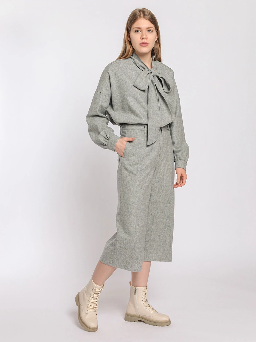 Светло-серые кюлоты с высокой талией